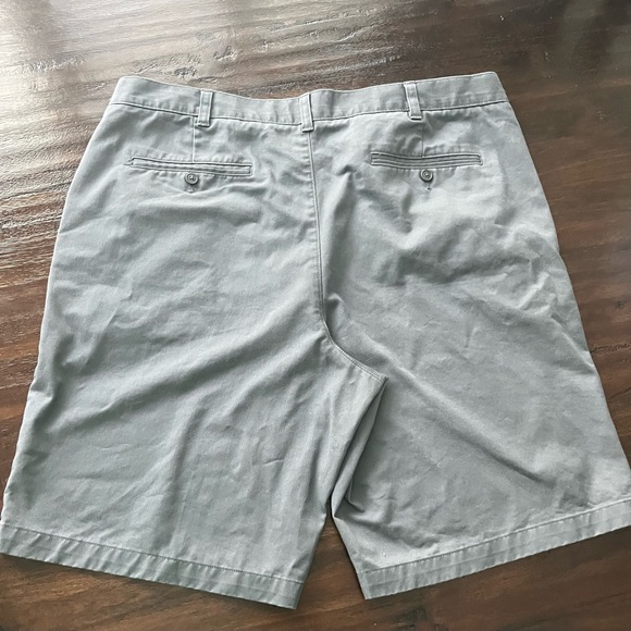 EUC Lands End flat front shorts Size 40 - Picture 3 of 11